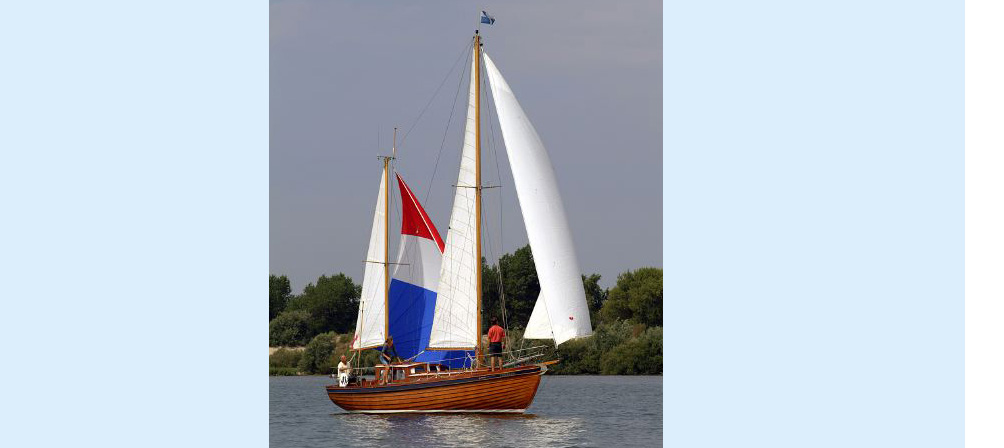 Compaen Classic Sailing Yacht